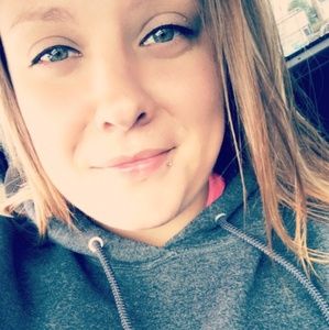 Meet your Posher, Alexis